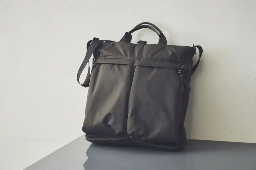 第3位 【最強すぎる通勤バッグ】最旬センス×老舗の技術が融合!アントラック「大人のためのヘルメットバッグ」が今の正解/No.1モノ雑誌編集長のお墨付き『コレ買いです』Vol.147