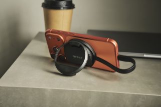 【スマホの容量不足に】一眼カメラユーザー歓喜！“MagSafeでピタッ” バッファローのカードリーダーなら写真転送が劇的にラクだった／No.1モノ雑誌編集長のお墨付き『コレ買いです』Vol.154