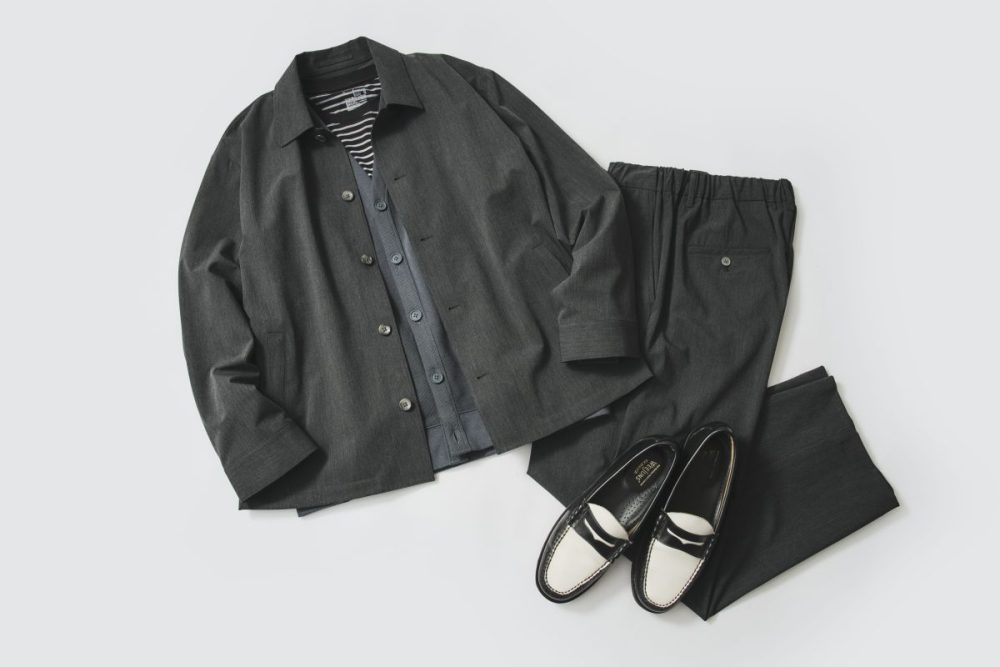 寒い時は中にニットやカーディガンなどをプラスし、防寒対策もできる