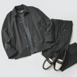 寒い時は中にニットやカーディガンなどをプラスし、防寒対策もできる