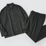 紳士　乾きやすいブルゾン チャコールグレー ￥6,990 紳士　乾きやすいワンタックワイドパンツ チャコールグレー￥4,990