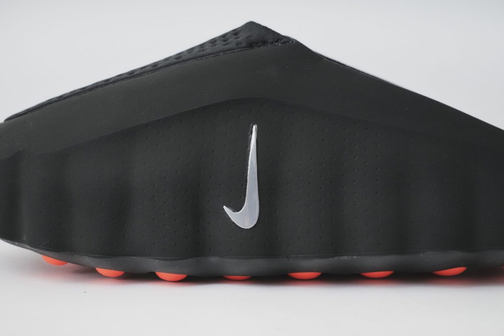 スウッシュが縦に配置