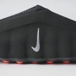 スウッシュが縦に配置