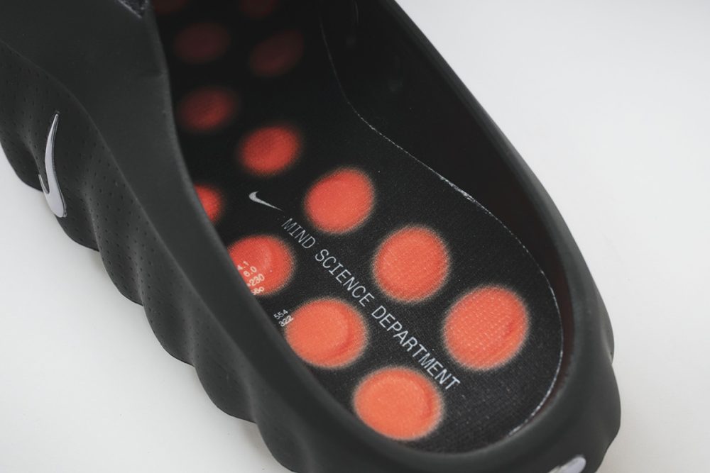 上下するラバーポッドの動きが足裏にしっかり伝わる