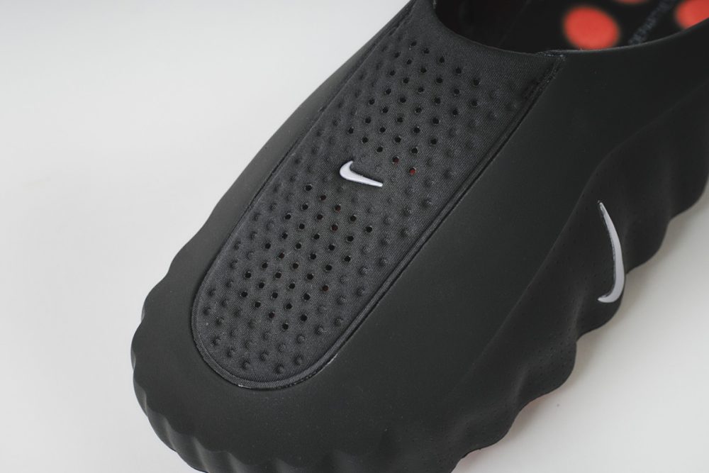 シュータンは履き心地を高める柔らかなニット素材