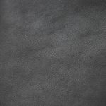 ベースとして使われているのはセミベジタブルなめしを施したナチュラル グレイン レザー