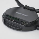 SDカードとmicroSDカードのスロットを搭載し、かつ同時認識も可能なカードリーダー