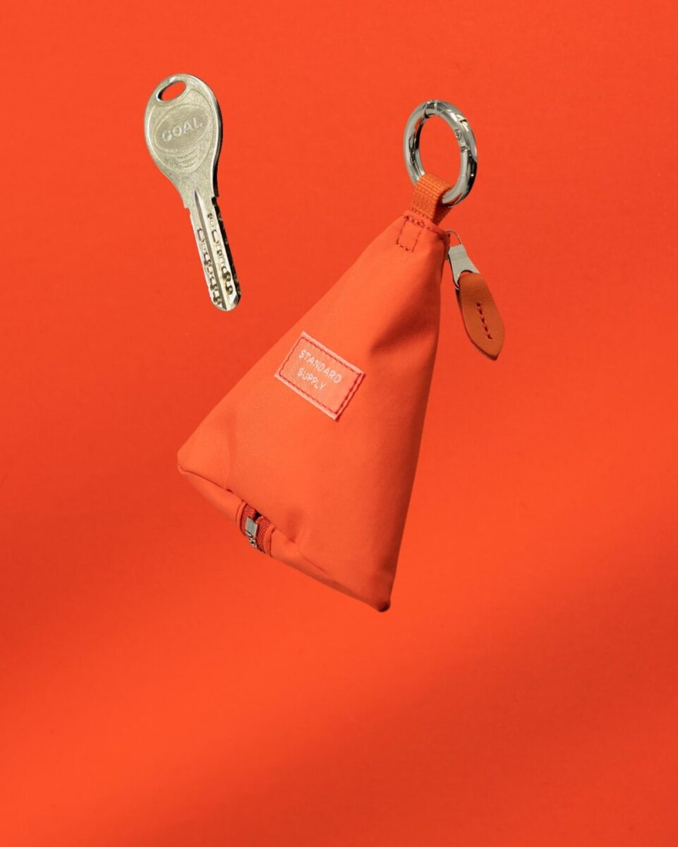 STANDARD SUPPLY × BEAMS PLUS × bPr BEAMS「Triangle Charm Pouch」¥3,850/W95×H95×D25㎜