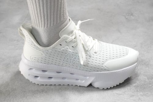 【ワークマン】3900円「疲れない＆蒸れない」神スニーカーが歩きやすすぎた！驚愕の6.5cm厚底を徹底レビュー