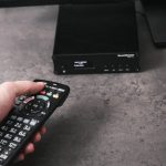 第2位　【映像は4Kなのに音は残念…】そんな薄型テレビの弱点を解決。ケーブル1本で激変！老舗オーディオメーカーが作った「テレビ用アンプ」が凄すぎた