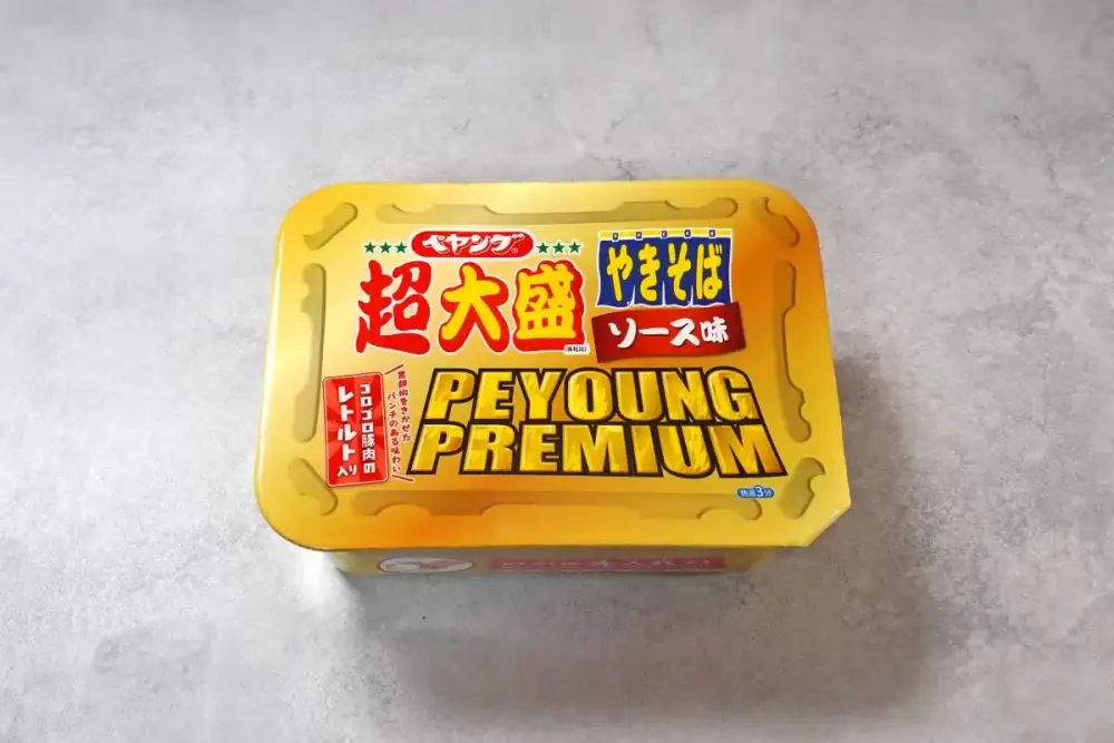 第2位 【必食級ペヤング爆誕】レトルト具材の破壊力が凄まじい!ファミマ限定「超大盛やきそば プレミアム」は旨みが別次元すぎた