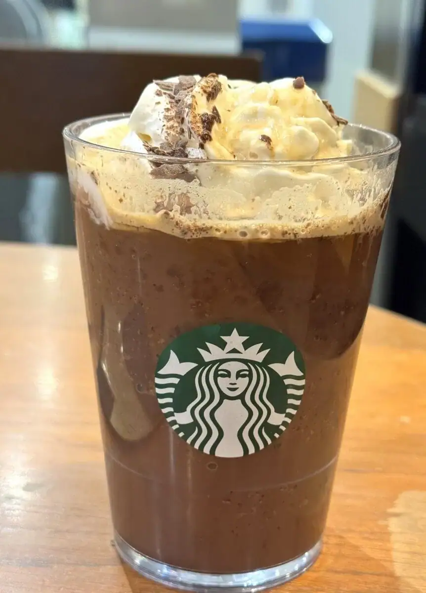 第1位 【スタバ新作】クッキーを浸す!? 1杯900円でも納得?アフォガート風フラペチーノが斬新すぎて沼る