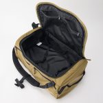 内部は中身を整理しやすいメッシュポケットを装備