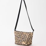 ケルティ「ES ミニ ユージュアル ポーチ」¥3,630/H13×W23×D9㎝