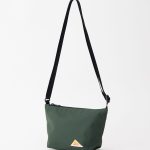 ケルティ「ES ミニ ユージュアル ポーチ」¥3,630/H13×W23×D9㎝