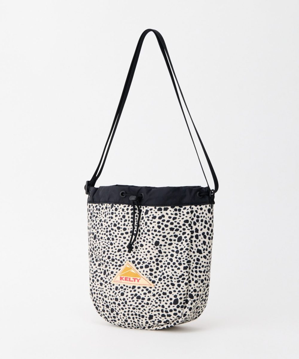 ケルティ「ES キンチャク ショルダー」￥3,520／H23×W20×D7㎝