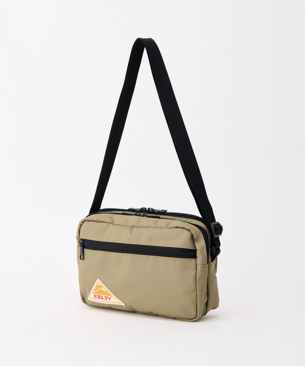 ケルティ「ES レクタングル ジップ ショルダー S」￥5,940／H14×W23×D7㎝