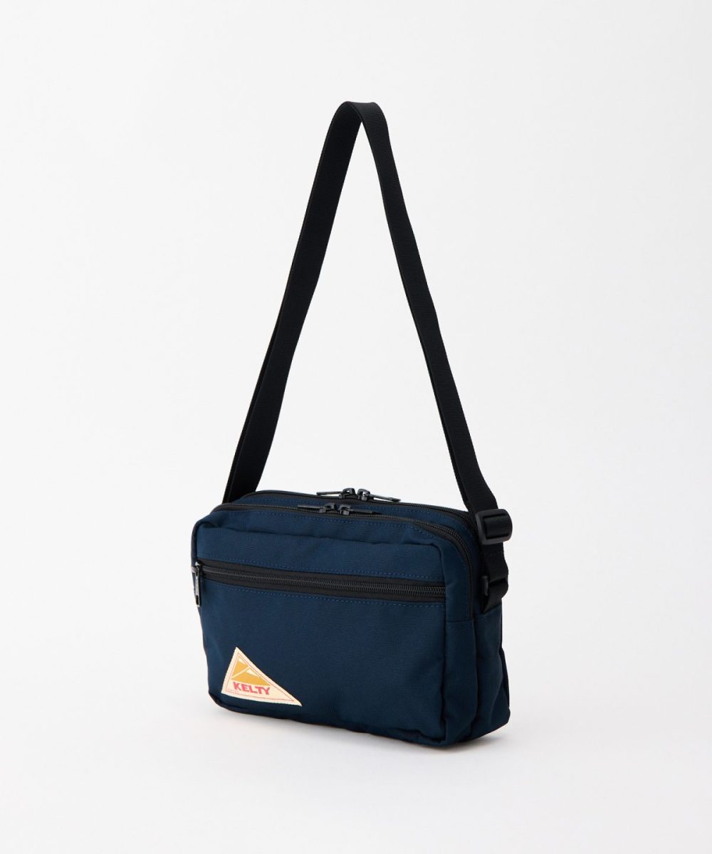 ケルティ「ES レクタングル ジップ ショルダー S」￥5,940／H14×W23×D7㎝