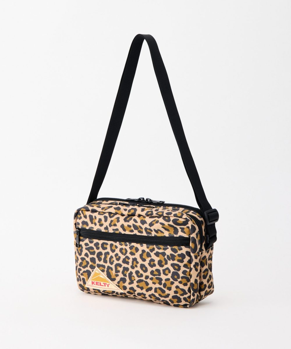 ケルティ「ES レクタングル ジップ ショルダー S」￥5,940／H14×W23×D7㎝