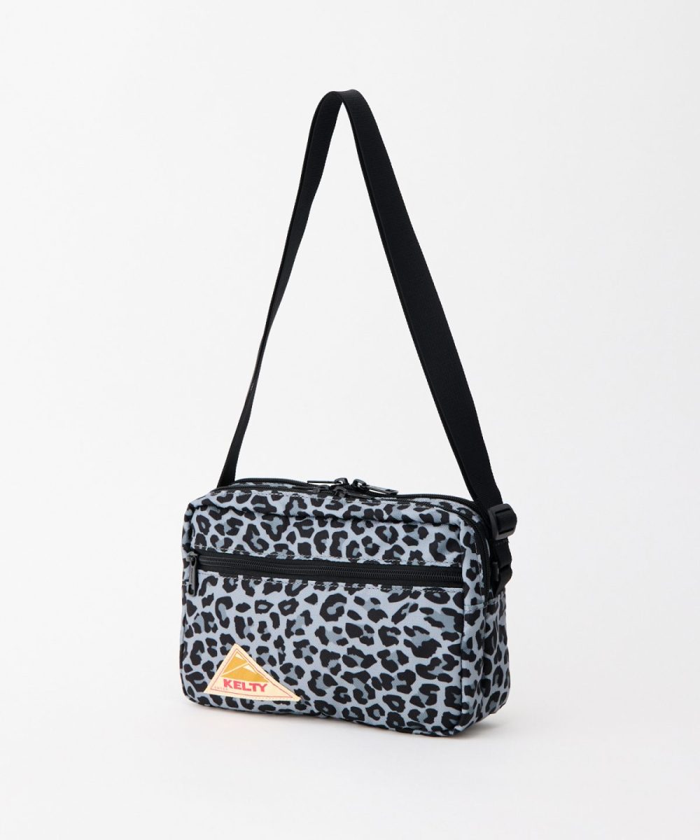 ケルティ「ES レクタングル ジップ ショルダー S」￥5,940／H14×W23×D7㎝