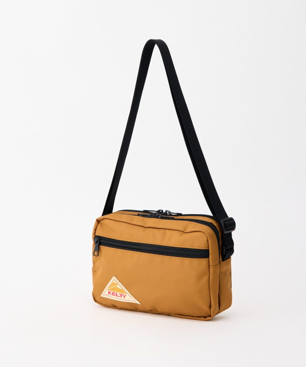 ケルティ「ES レクタングル ジップ ショルダー S」￥5,940／H14×W23×D7㎝