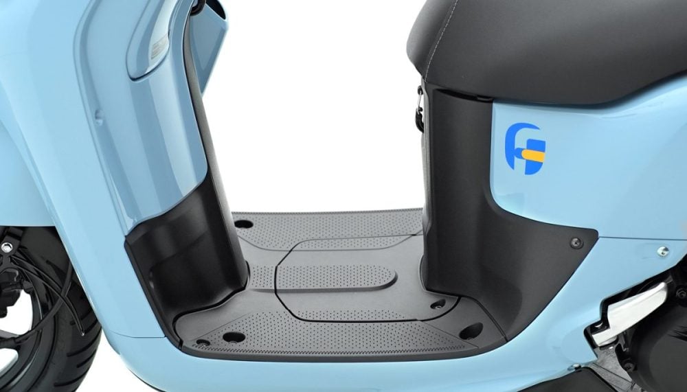 フラットなスタイルの広い足元スペース