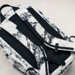 今季モデルではショルダーハーネスの付け根の構造が変更され、強度が向上