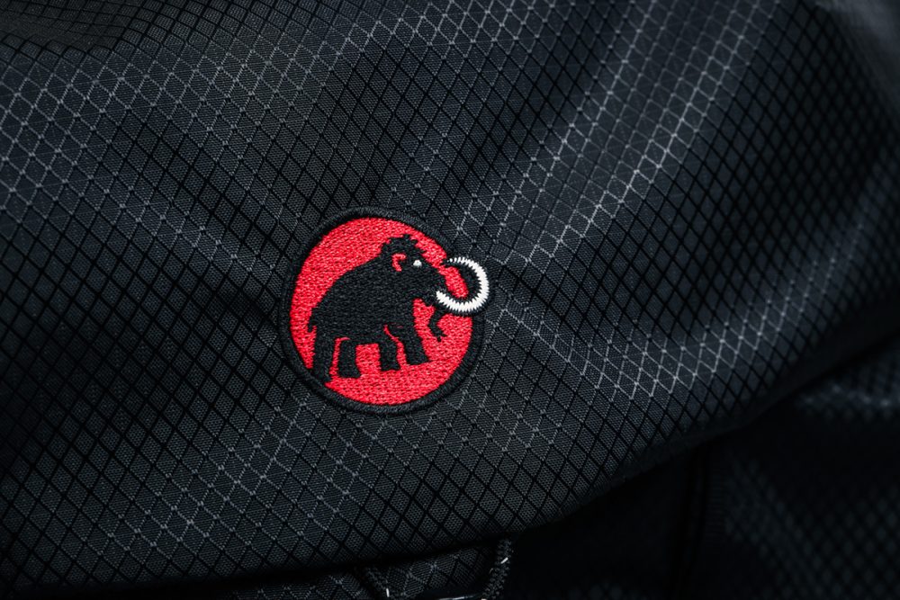 1995~2019年に使用していた黒×赤のロゴ