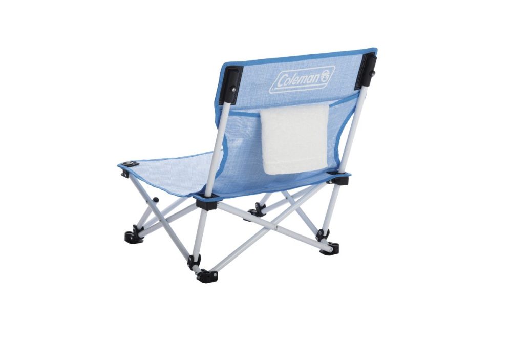 背面にはタオルなどの小物を収納できるポケットを配置