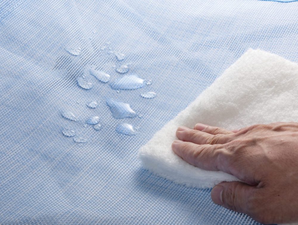 通気性の高いメッシュ素材を採用しており、暑い時期でも蒸れにくく快適に使用できる