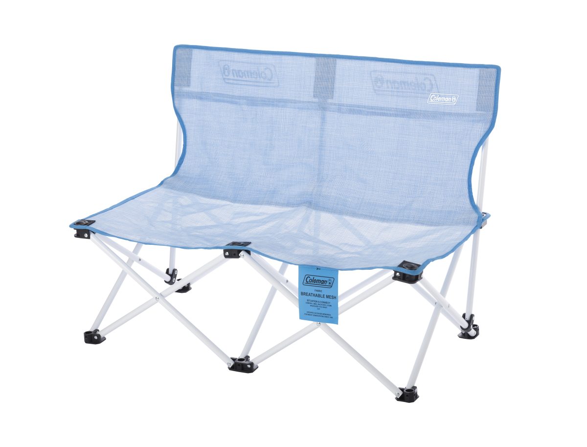 コールマン「ファンチェアダブルメッシュ（クリスタルブルー）」￥5,610／約89×54×66（h）㎝、収納時は約23×16×68（h）㎝／約3.7㎏