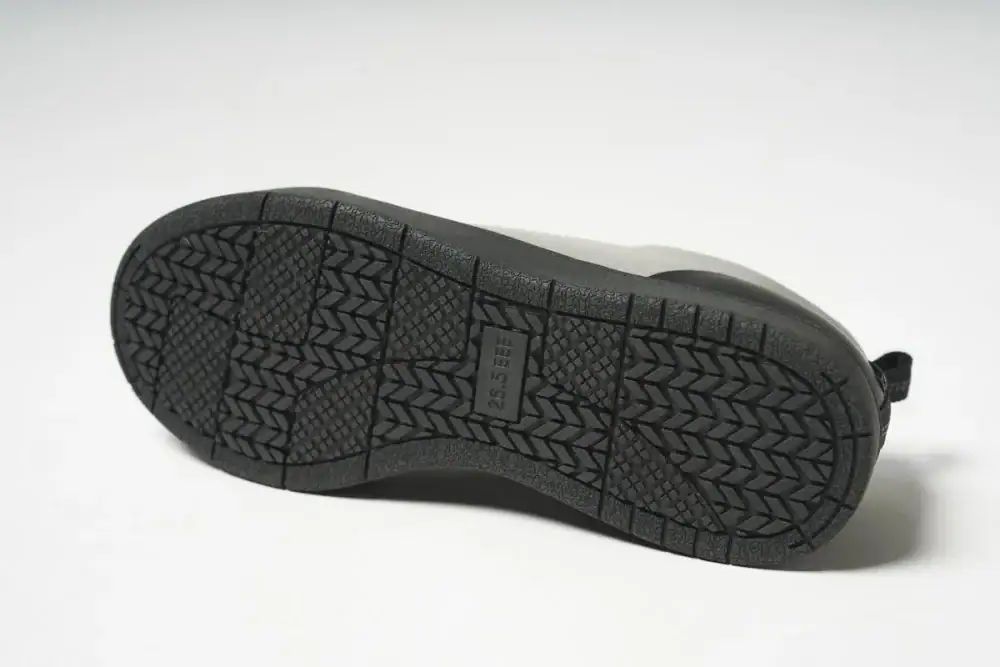 第1位　【ワークマンの凄すぎるスニーカー】雨でも無敵！「蒸れない・滑らない」2500円の防水シューズをスタイリストが徹底解説