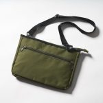 65927 ベーシックアンカーＮサコッシュ カーキ W29×H21×D3cm ￥1,500