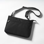 色はクロ・グレーを含む３色展開