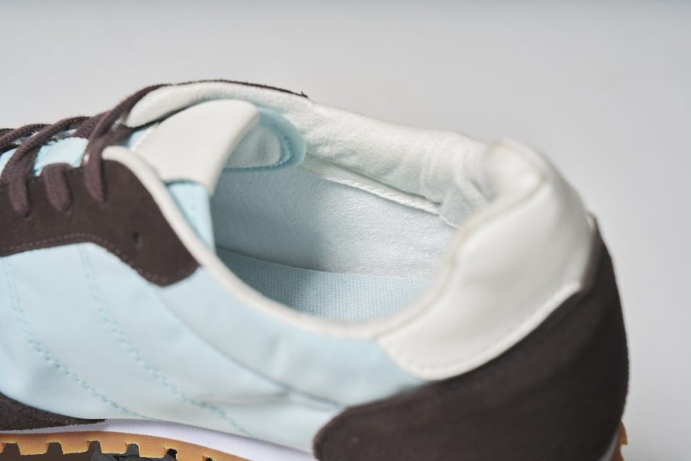 パイル地のライナーを採用しているため優しいフィット感を味わえる