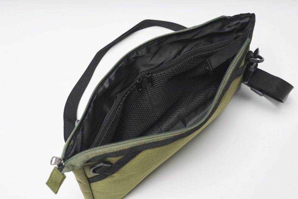 メッシュポケットが内蔵