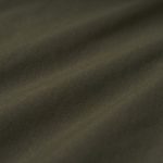 一般的なツイル（綾織り）生地よりも耐久性が高く、防風性やシワになりにくいのが特徴