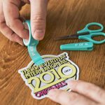 マスキングテープを使えば、何度も剥がせるので貼り直しができる