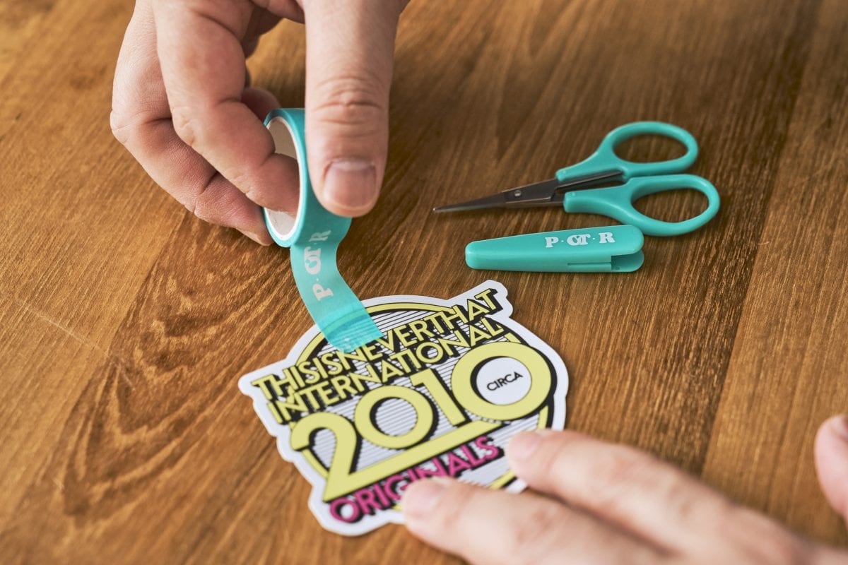 マスキングテープを使えば、何度も剥がせるので貼り直しができる