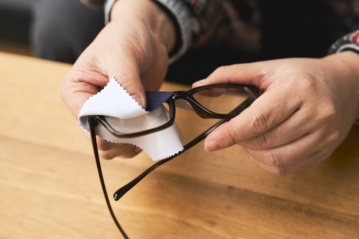 サングラスにそのまま使えるクロスが付属