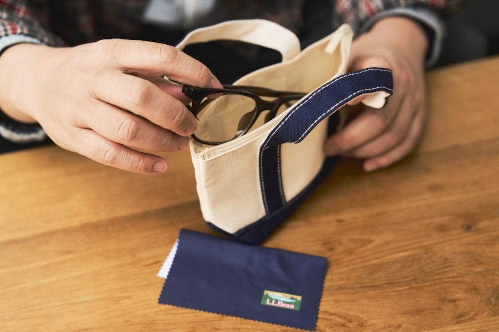 サングラスとクロスをそのまま入れて、サングラスケースとして使える