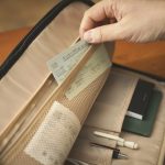 領収書などはメッシュポケットへ