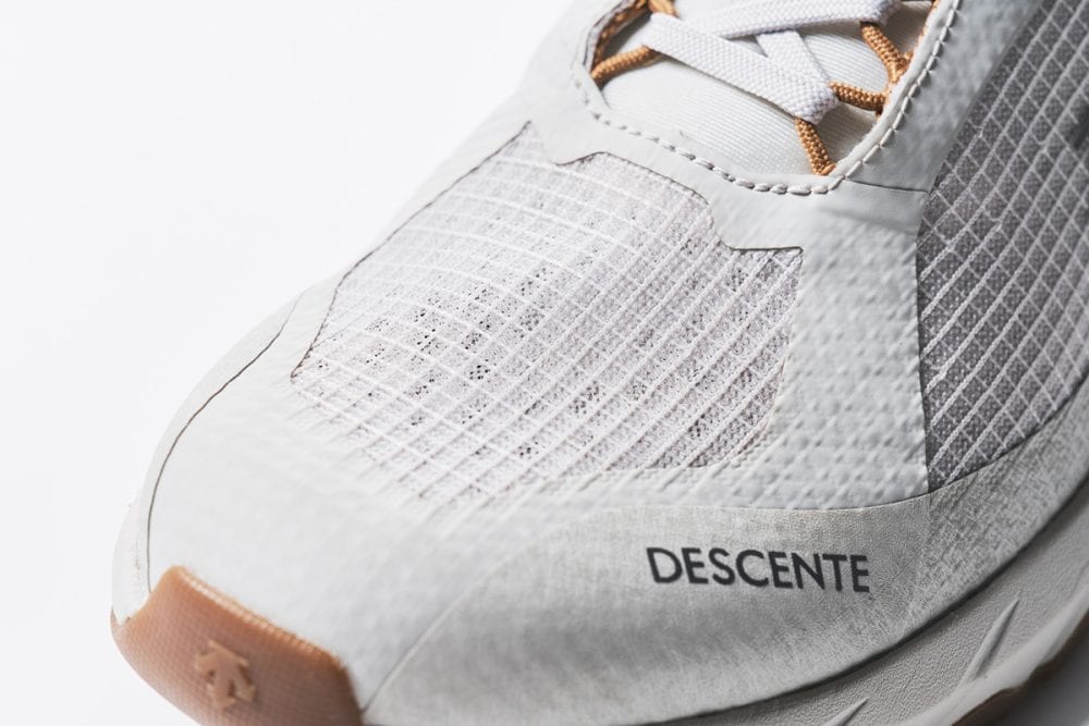 アッパーにはエンジニアードメッシュを採用