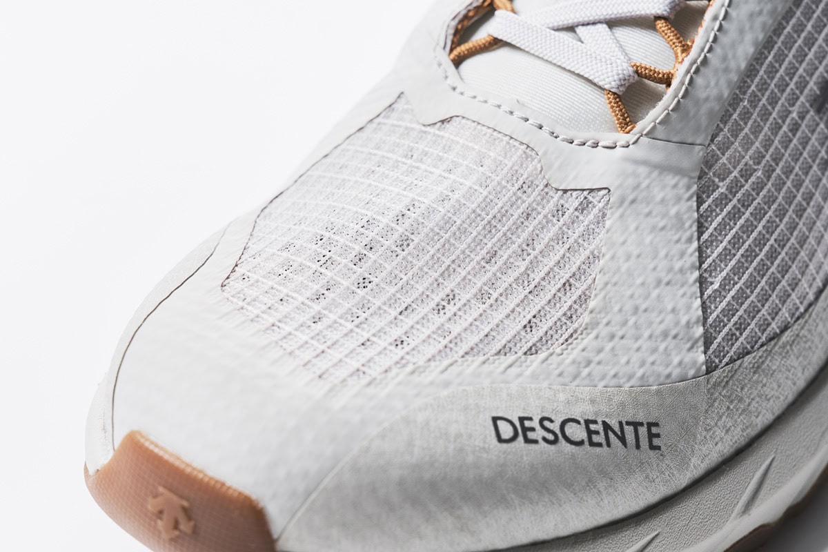 アッパーにはエンジニアードメッシュを採用