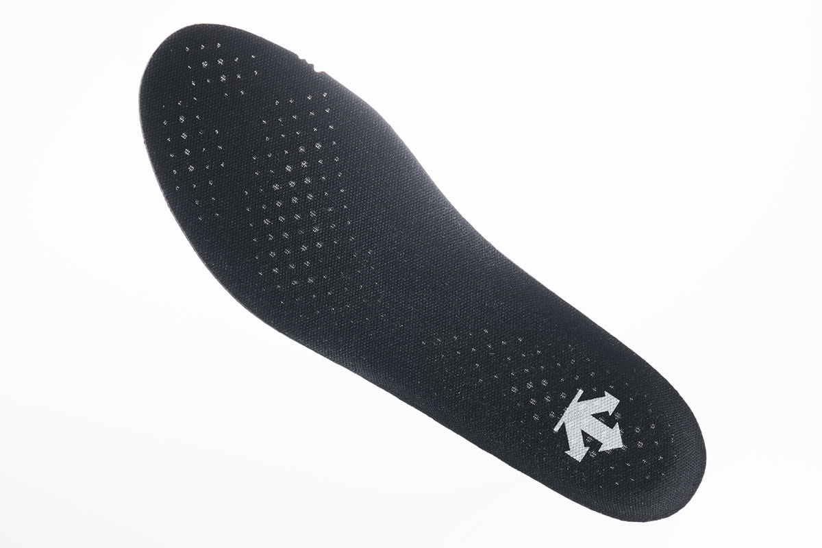 パンチングを施したインソール