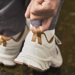 ヒールに取り付けられたループ