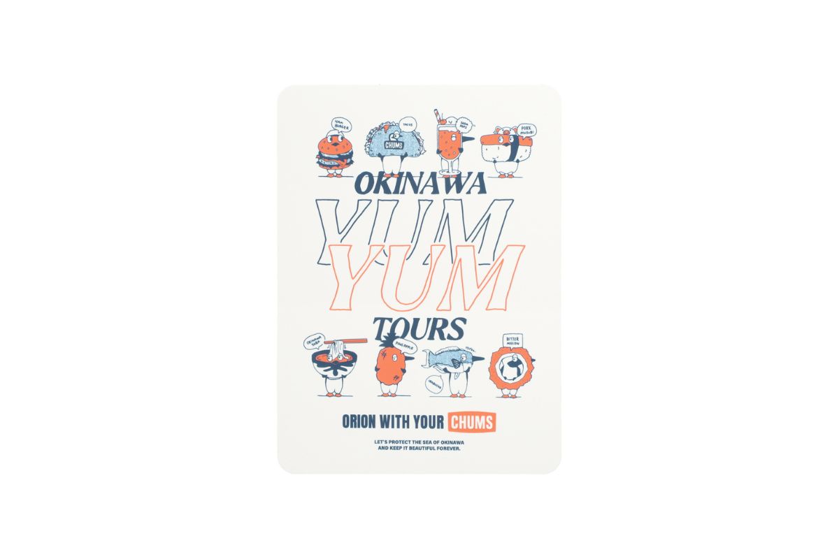 「OKINAWA YUM YUM TOURS」をテーマに、ブービーバードが沖縄そばやタコスなど、さまざまな沖縄ソウルフードを味わう様子を描いたキュートなデザイン