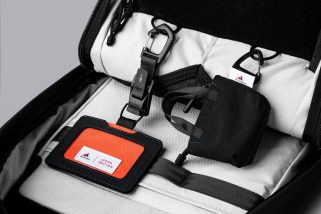 【自立する神リュック】ガジェット派に刺さりすぎる！アルパカの「日本限定モデル」がビジネスユースに優秀すぎる