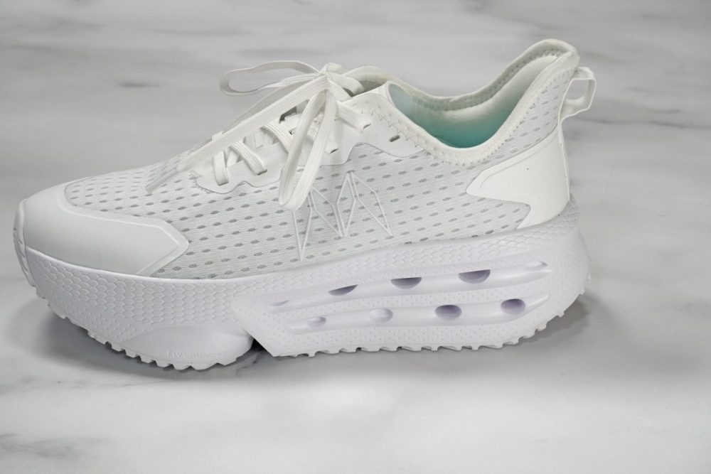 ワークマン「マンダムフライギアドライランチャー」は疲れ知らずで歩ける