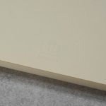 MDノート[A5]の下に箔押しされているブランド名